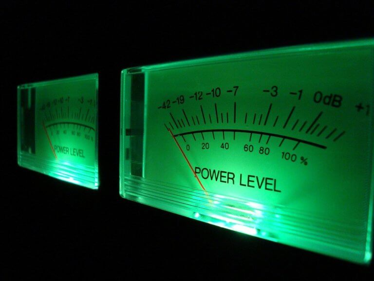 VU meter to read decibel levels